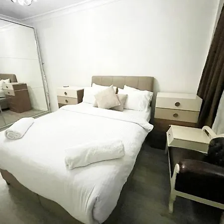 Centrally Located 3+1 Flat In Sisli, W/ Lift & Ac Lejlighed